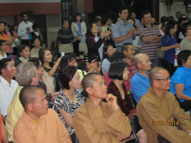 Buổi Chiếu Phim Tại Thiền Viện Minh Quang, Sydney, Úc Châu Được Thành Công Viên Mãn