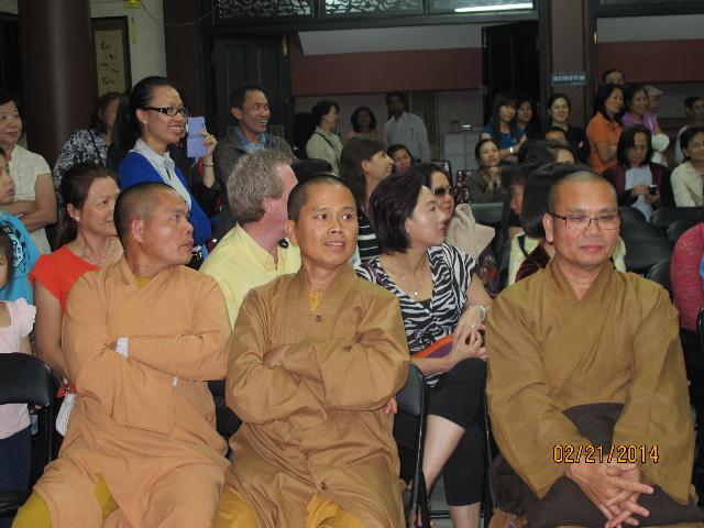 Buổi Chiếu Phim Tại Thiền Viện Minh Quang, Sydney, Úc Châu Được Thành Công Viên Mãn