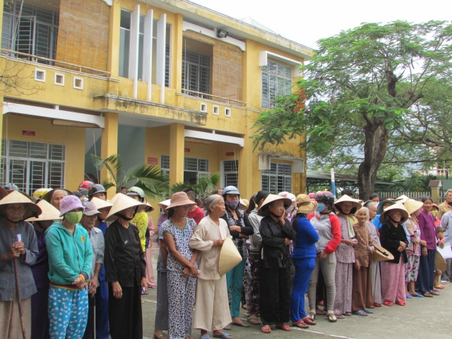 Quỹ Từ thiện Đạo Phật Ngày Nay cứu trợ miền Trung đợt 2 tại Hà Tĩnh và Đà Nẵng