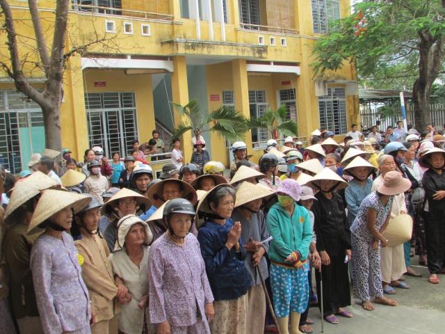 Quỹ Từ thiện Đạo Phật Ngày Nay cứu trợ miền Trung đợt 2 tại Hà Tĩnh và Đà Nẵng