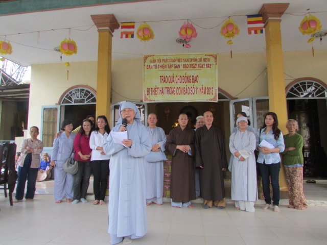 Quỹ Từ thiện Đạo Phật Ngày Nay cứu trợ miền Trung đợt 2 tại Hà Tĩnh và Đà Nẵng