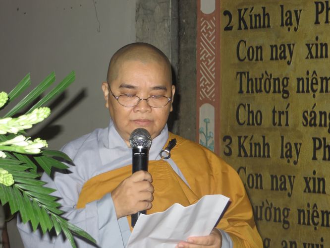 Đồng Nai: Lung linh đêm đốt nến tri ân tại chùa Lâm Bửu