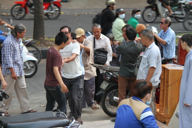 Quỹ Từ Thiện ĐPNN: Chương trình Quà Tết Yêu Thương 2014 đợt 3 tại chùa Giác Ngộ