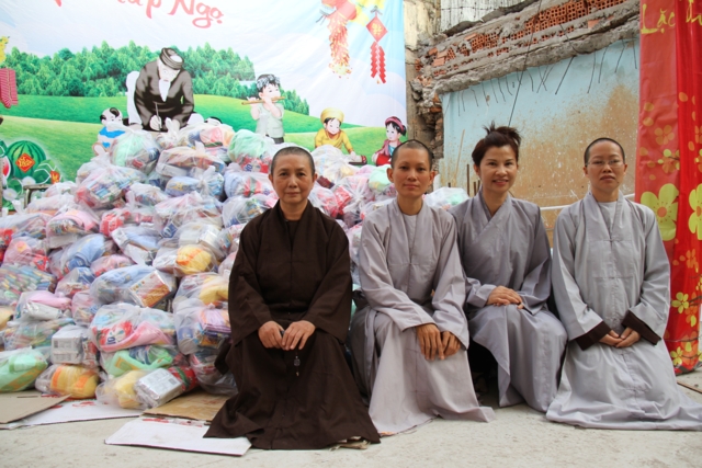 Quỹ Từ Thiện ĐPNN: Chương trình Quà Tết Yêu Thương 2014 đợt 3 tại chùa Giác Ngộ