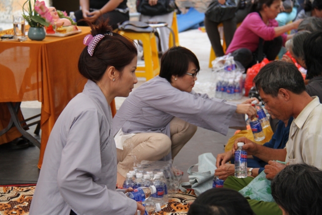 Quỹ Từ Thiện ĐPNN: Chương trình Quà Tết Yêu Thương 2014 đợt 3 tại chùa Giác Ngộ