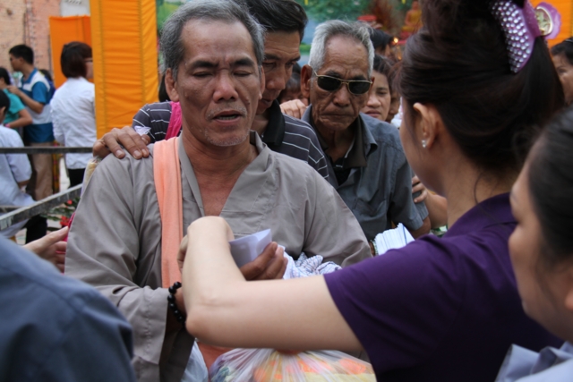 Quỹ Từ Thiện ĐPNN: Chương trình Quà Tết Yêu Thương 2014 đợt 3 tại chùa Giác Ngộ