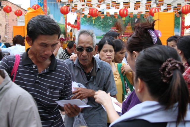 Quỹ Từ Thiện ĐPNN: Chương trình Quà Tết Yêu Thương 2014 đợt 3 tại chùa Giác Ngộ