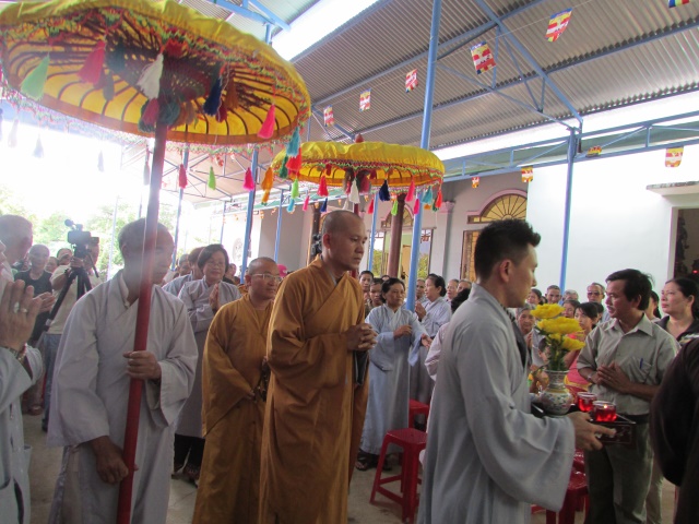 Chuyến từ thiện đầu tiên của chương trình Sen Vàng Từ Bi 2013