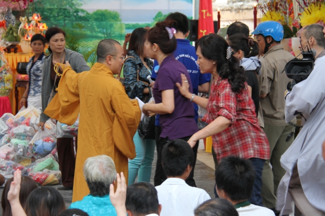 Quỹ Từ Thiện ĐPNN: Chương trình Quà Tết Yêu Thương 2014 đợt 3 tại chùa Giác Ngộ