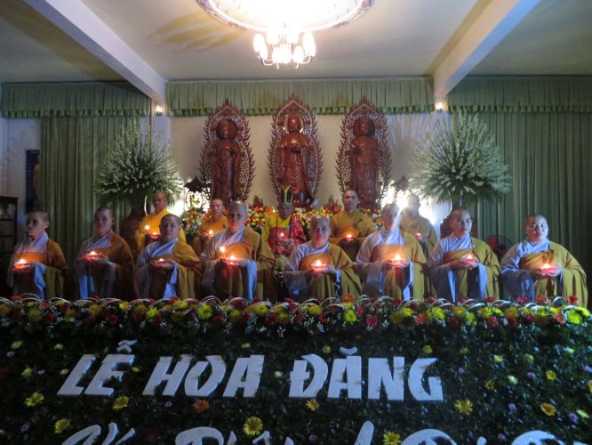 Tiền Giang: Hoành tráng đêm phóng đăng tại chùa Nam AnTiền Giang: Hoành tráng đêm phóng đăng tại chùa Nam An