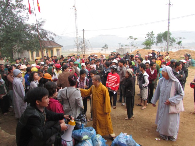 Quỹ Từ Thiện Đạo Phật Ngày Nay thực hiện chương trình “Quà tết yêu thương 2014”