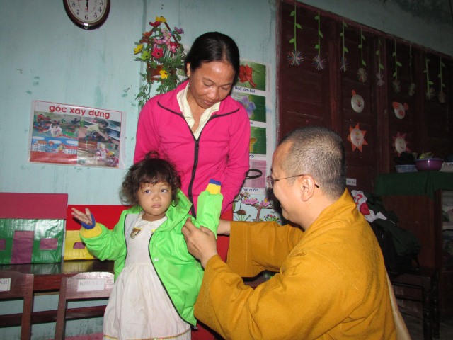 Quỹ Từ Thiện Đạo Phật Ngày Nay thực hiện chương trình “Quà tết yêu thương 2014”