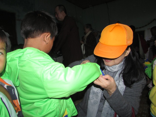 Quỹ Từ Thiện Đạo Phật Ngày Nay thực hiện chương trình “Quà tết yêu thương 2014”