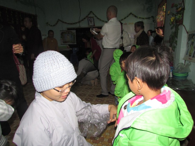 Quỹ Từ Thiện Đạo Phật Ngày Nay thực hiện chương trình “Quà tết yêu thương 2014”