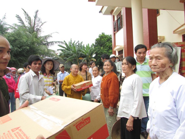 Quỹ Từ Thiện Đạo Phật Ngày Nay thực hiện chương trình “Quà tết yêu thương 2014”