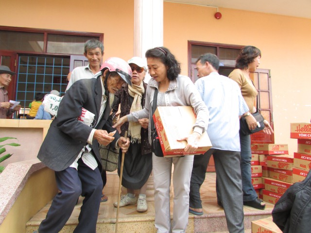 Quỹ Từ Thiện Đạo Phật Ngày Nay thực hiện chương trình “Quà tết yêu thương 2014”