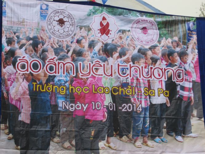 Lào Cai: Hội Khai Tâm và Hội 14 Chữ với chương trình thiện nguyện “Áo Ấm Yêu Thương”
