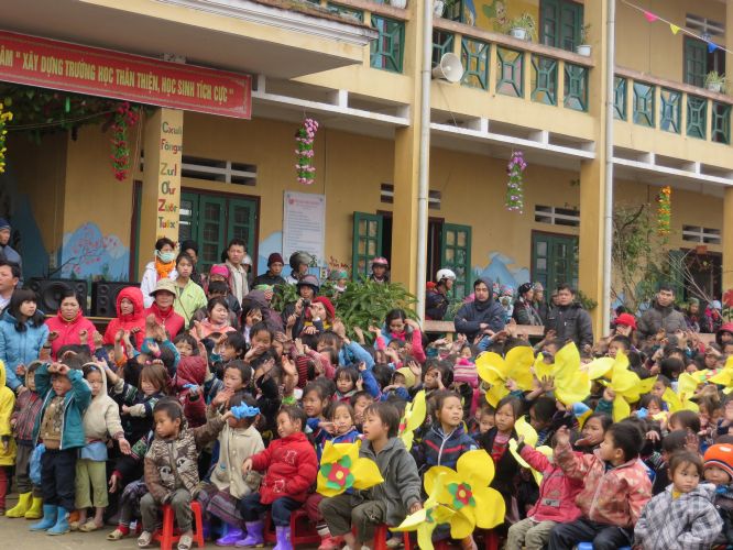 Lào Cai: Hội Khai Tâm và Hội 14 Chữ với chương trình thiện nguyện “Áo Ấm Yêu Thương”
