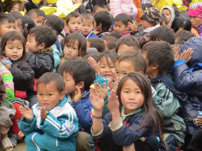 Lào Cai: Hội Khai Tâm và Hội 14 Chữ với chương trình thiện nguyện “Áo Ấm Yêu Thương”