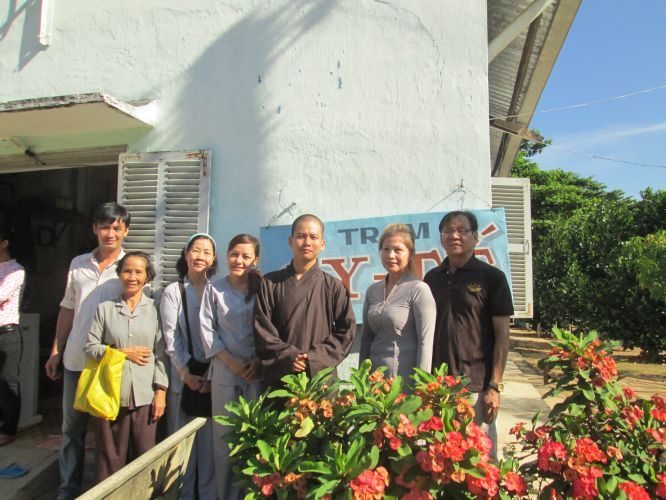 Bình Dương: Thầy Thích Thiện Đạt mang yêu thương đến Trung Tâm Bảo Trợ xã hội Chánh Phú Hoà