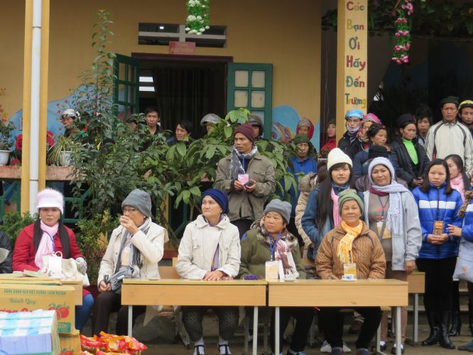 Lào Cai: Hội Khai Tâm và Hội 14 Chữ với chương trình thiện nguyện “Áo Ấm Yêu Thương”