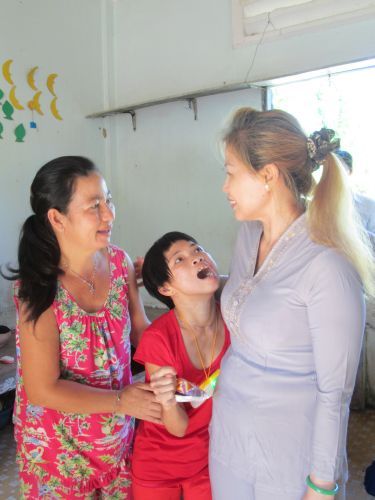 Bình Dương: Thầy Thích Thiện Đạt mang yêu thương đến Trung Tâm Bảo Trợ xã hội Chánh Phú Hoà