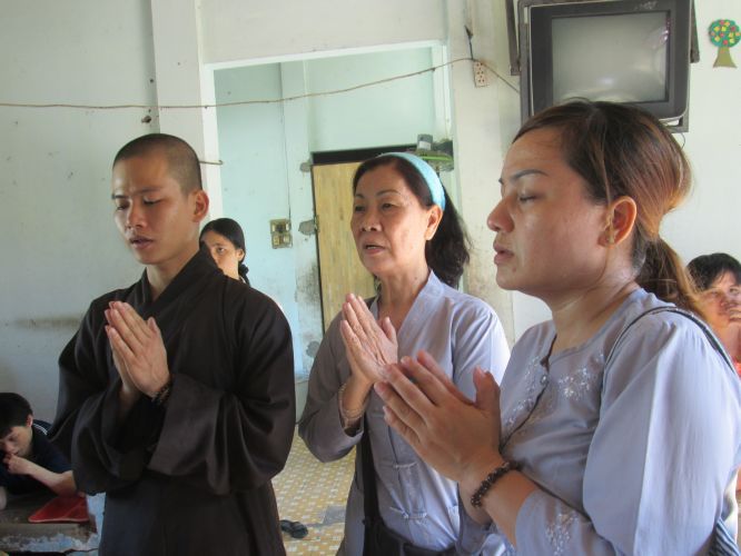 Bình Dương: Thầy Thích Thiện Đạt mang yêu thương đến Trung Tâm Bảo Trợ xã hội Chánh Phú Hoà