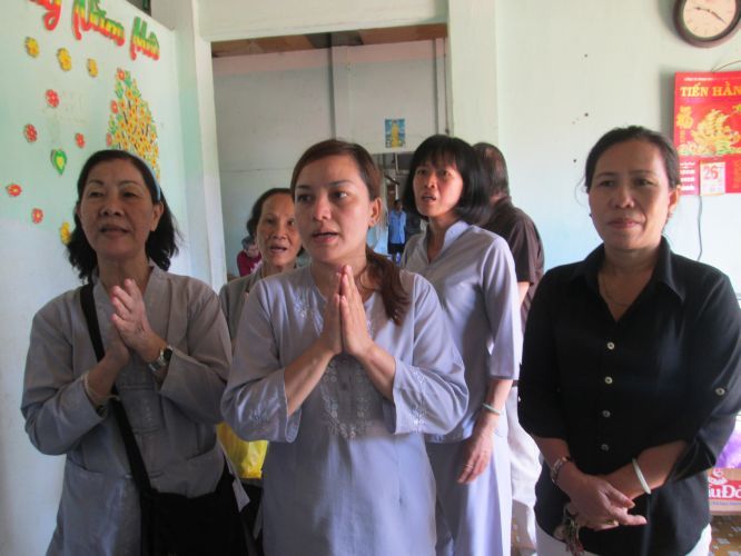 Bình Dương: Thầy Thích Thiện Đạt mang yêu thương đến Trung Tâm Bảo Trợ xã hội Chánh Phú Hoà