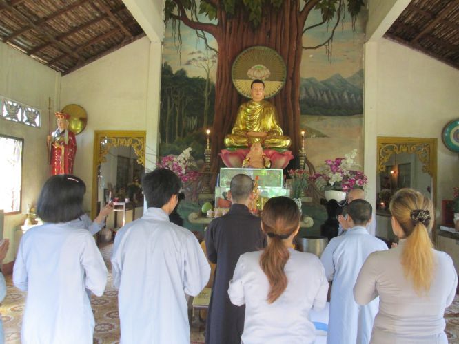 Bình Dương: Thầy Thích Thiện Đạt mang yêu thương đến Trung Tâm Bảo Trợ xã hội Chánh Phú Hoà