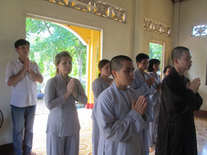 Bình Dương: Thầy Thích Thiện Đạt mang yêu thương đến Trung Tâm Bảo Trợ xã hội Chánh Phú Hoà