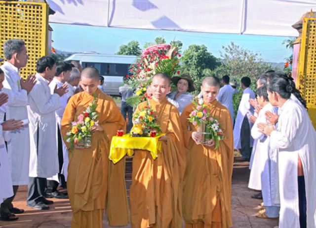 ĐăkLăc: Tịnh Xá Ngọc Chánh Lễ Đặt Đá Xây Dựng Chánh Điện