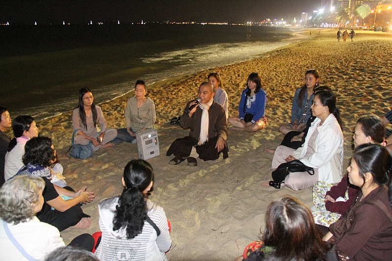 Ghi nhận chuyến du lịch, thuyết giảng và làm từ thiện tại Nha Trang