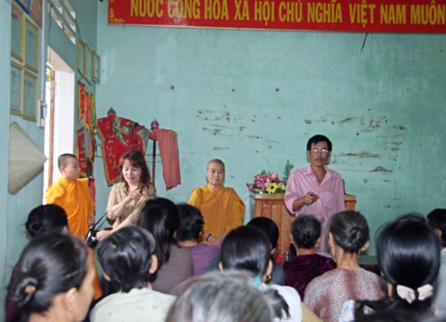 TX Ngọc Trung - Gia Lai cứu trợ đồng bào tại Bình Định