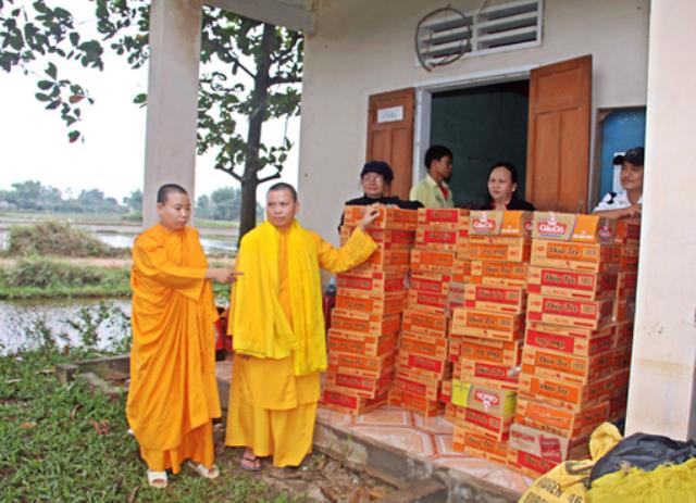 TX Ngọc Trung - Gia Lai cứu trợ đồng bào tại Bình Định