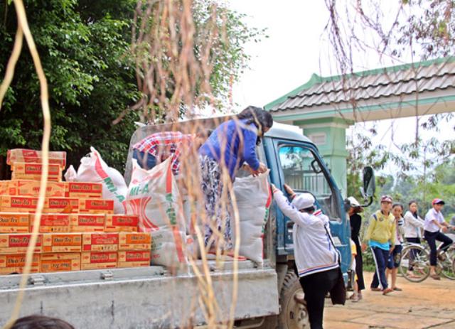 TX Ngọc Trung - Gia Lai cứu trợ đồng bào tại Bình Định