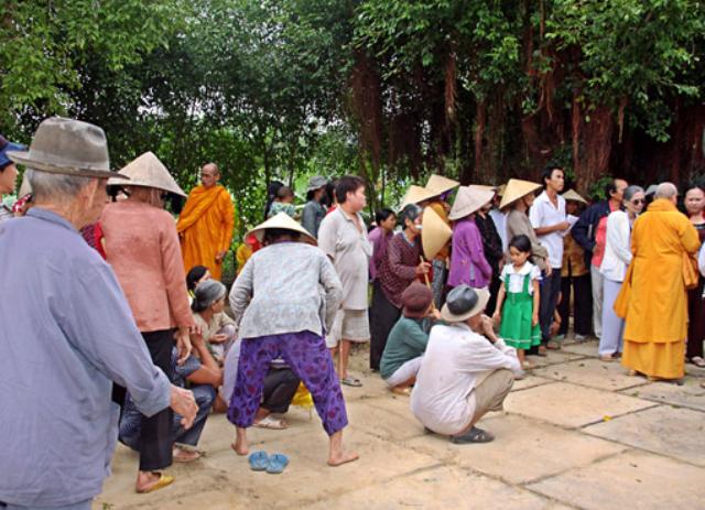 TX Ngọc Trung - Gia Lai cứu trợ đồng bào tại Bình Định