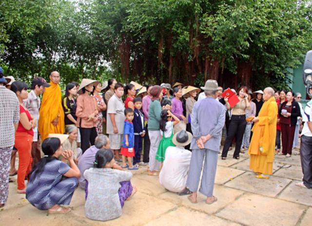 TX Ngọc Trung - Gia Lai cứu trợ đồng bào tại Bình Định