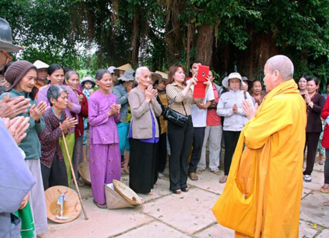 TX Ngọc Trung - Gia Lai cứu trợ đồng bào tại Bình Định