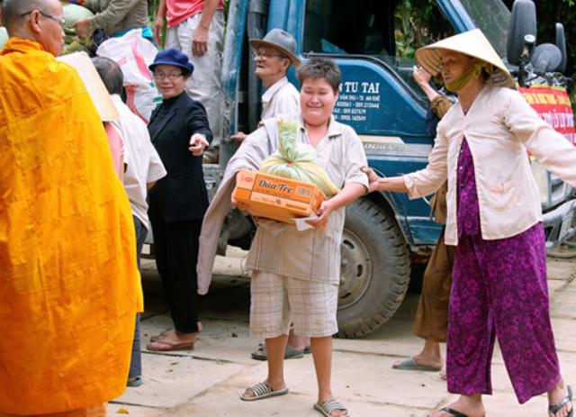 TX Ngọc Trung - Gia Lai cứu trợ đồng bào tại Bình Định