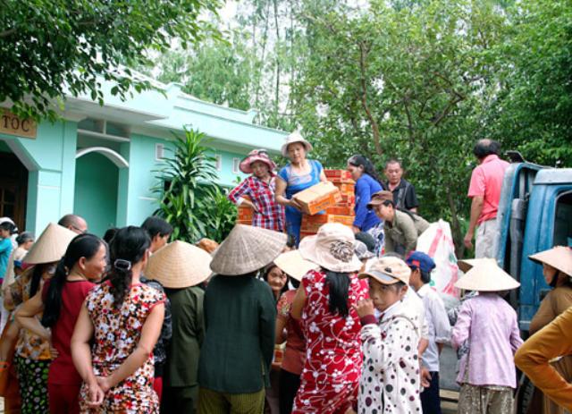 TX Ngọc Trung - Gia Lai cứu trợ đồng bào tại Bình Định