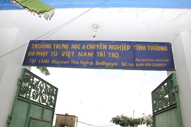 Quỹ Đạo Phật Ngày Nay tặng quà cho người nghèo nơi đất Phật tháng 3/2014