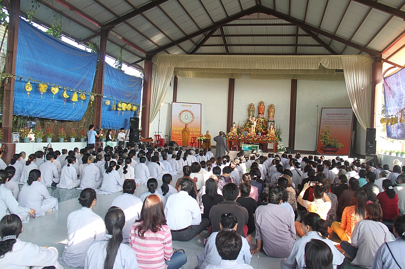 Ghi nhận chuyến du lịch, thuyết giảng và làm từ thiện tại Nha Trang