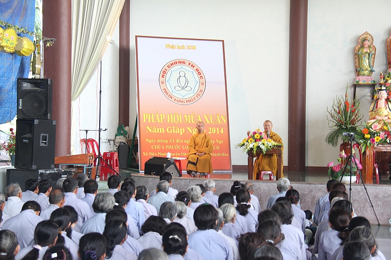 Ghi nhận chuyến du lịch, thuyết giảng và làm từ thiện tại Nha Trang