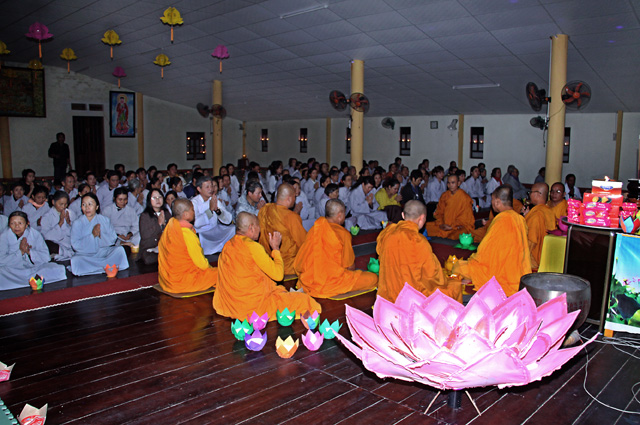 Đêm Hội Hoa Đăng Mừng Khánh Đản Đức Phật A-Di-Đà và Đại Đàn Trai Tăng - Tịnh Xá Ngọc Sơn – Bình Định