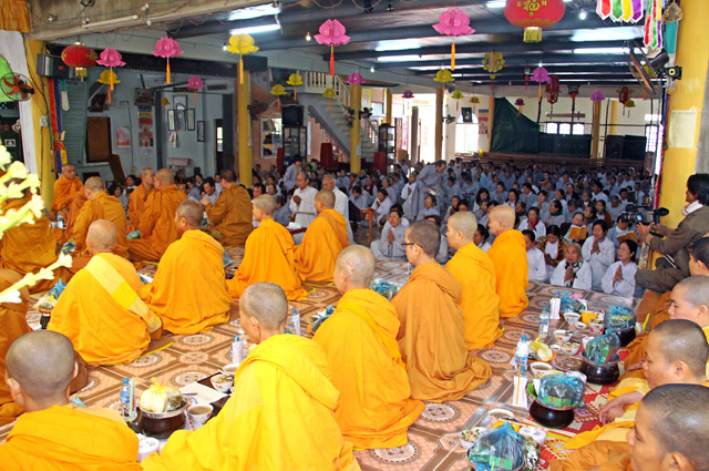 Đêm Hội Hoa Đăng Mừng Khánh Đản Đức Phật A-Di-Đà và Đại Đàn Trai Tăng - Tịnh Xá Ngọc Sơn – Bình Định