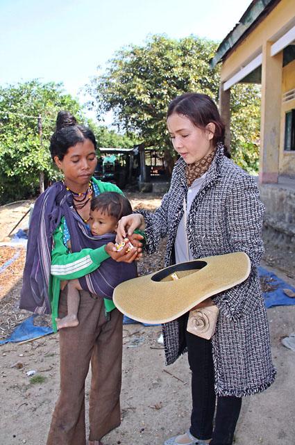 Phật Tử Gia Lai Từ Thiện Vùng Đồng Bào Khó Khăn