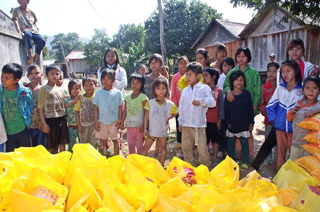 Phật Tử Gia Lai Từ Thiện Vùng Đồng Bào Khó Khăn