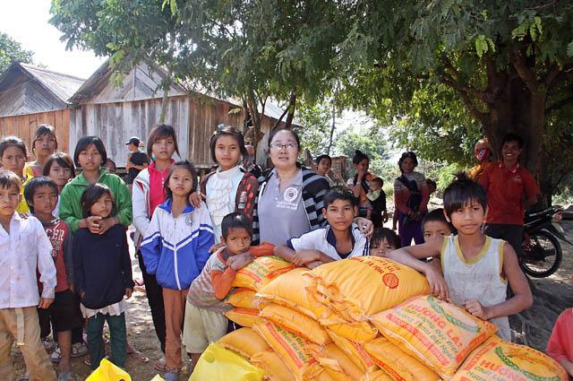 Phật Tử Gia Lai Từ Thiện Vùng Đồng Bào Khó Khăn
