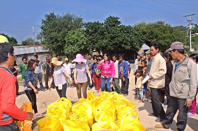 Phật Tử Gia Lai Từ Thiện Vùng Đồng Bào Khó Khăn