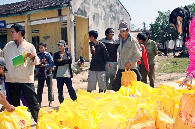 Phật Tử Gia Lai Từ Thiện Vùng Đồng Bào Khó Khăn